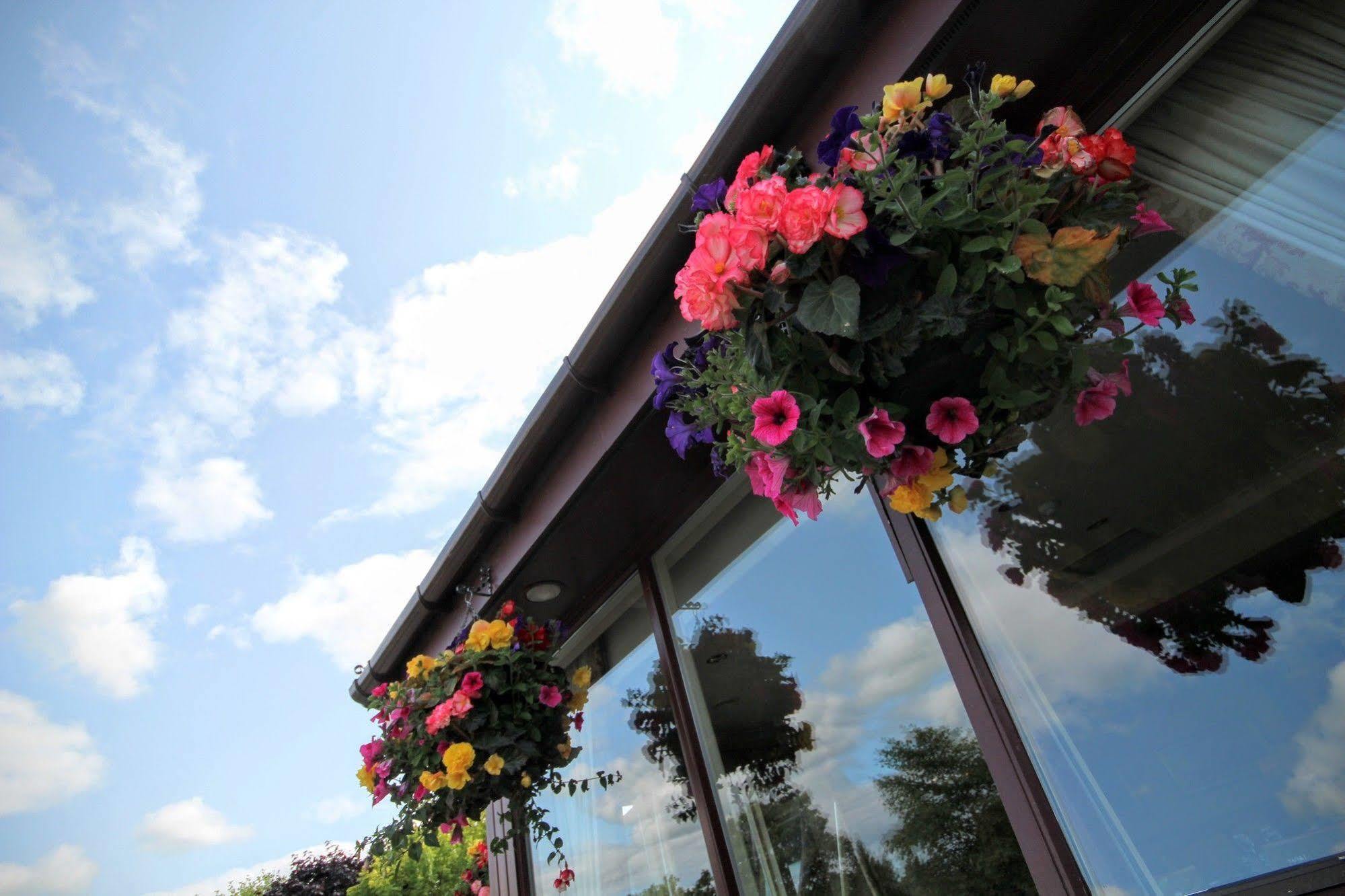 Strathburn Hotel Inverurie By Compass Hospitality Esterno foto