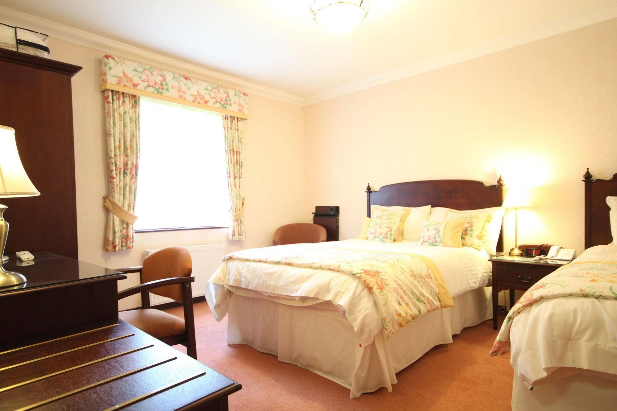 Strathburn Hotel Inverurie By Compass Hospitality Esterno foto